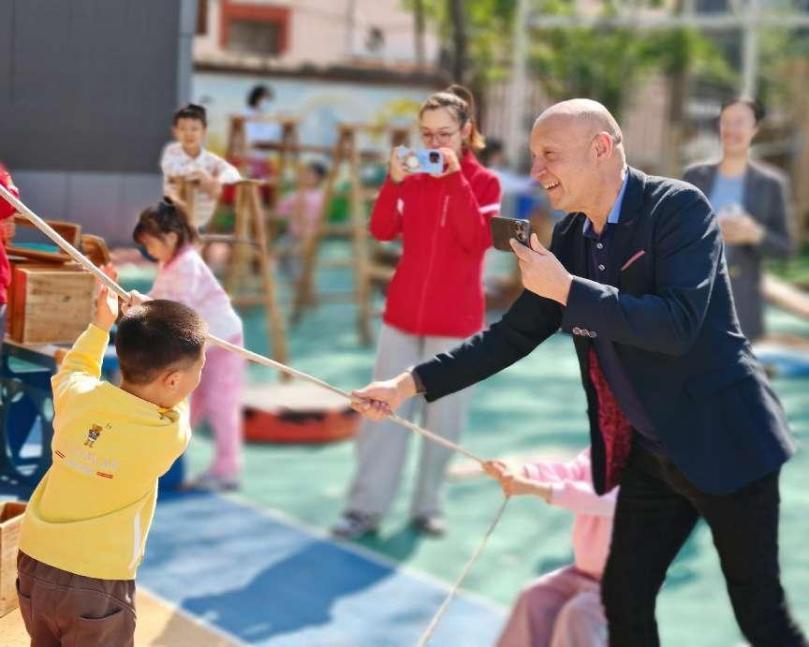 英国幼教专家走进方庄一幼交流幼儿园保教实践改革