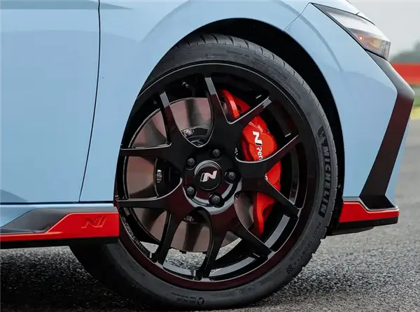 可合法上路的TCR赛车！现代伊兰特特别版发布：提供6速手波